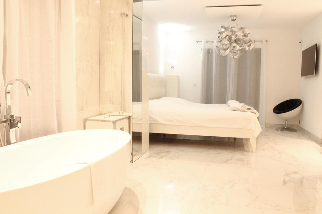 Shangtasia Luxury Art Room Grimaud Buitenkant foto